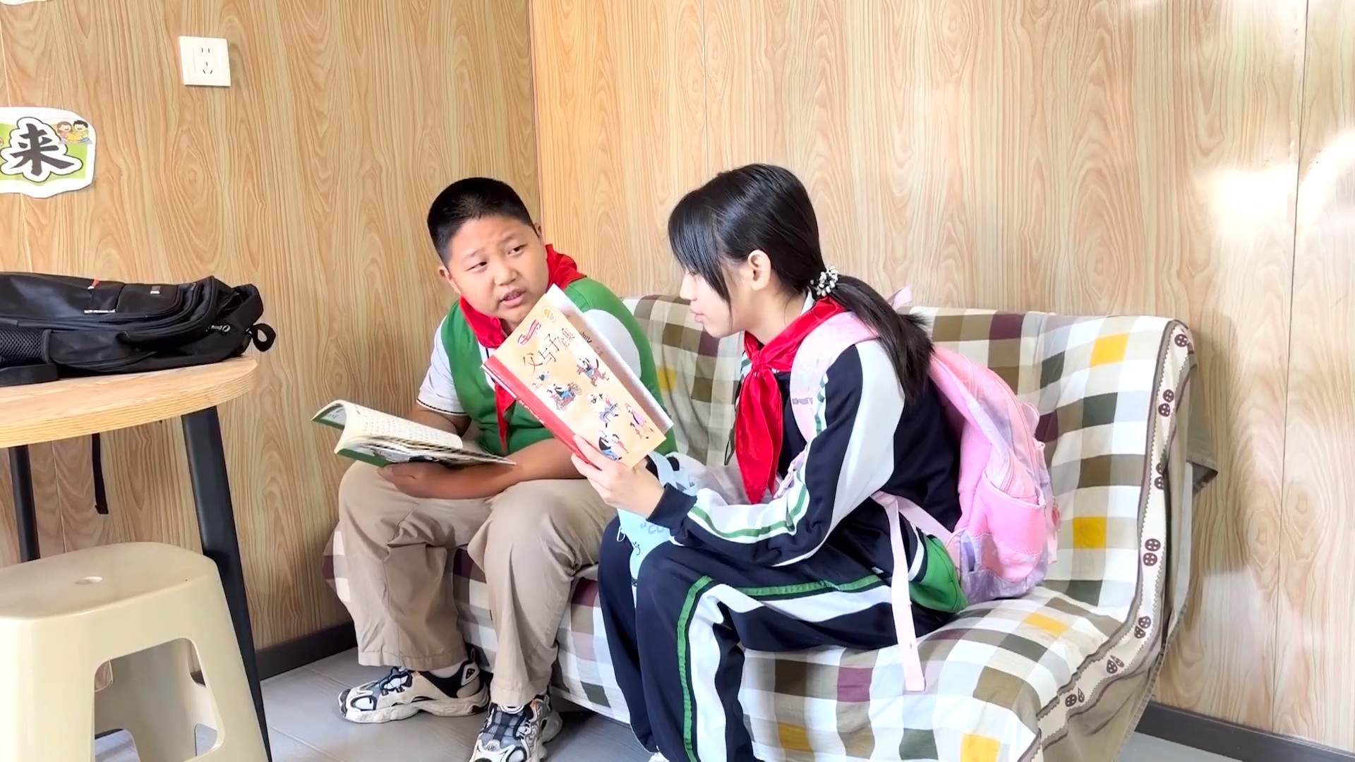 求学路上，一间小屋护八千少年周全——村口亮起一盏“灯”
