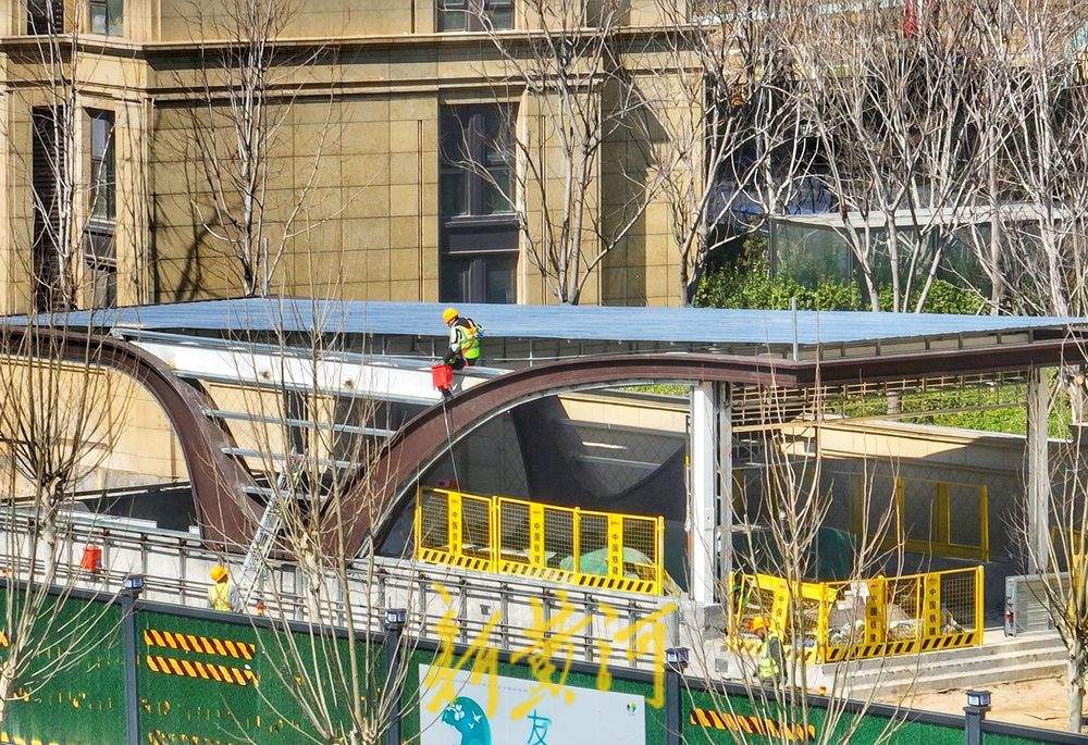 轨道交通4号线地下车站出入口初露端倪