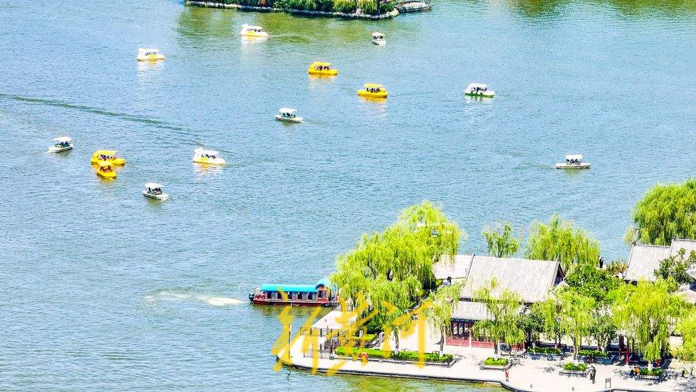 一年四季 泉在济南｜春雨后迎湛蓝通透天，泛舟明湖感受诗情画意