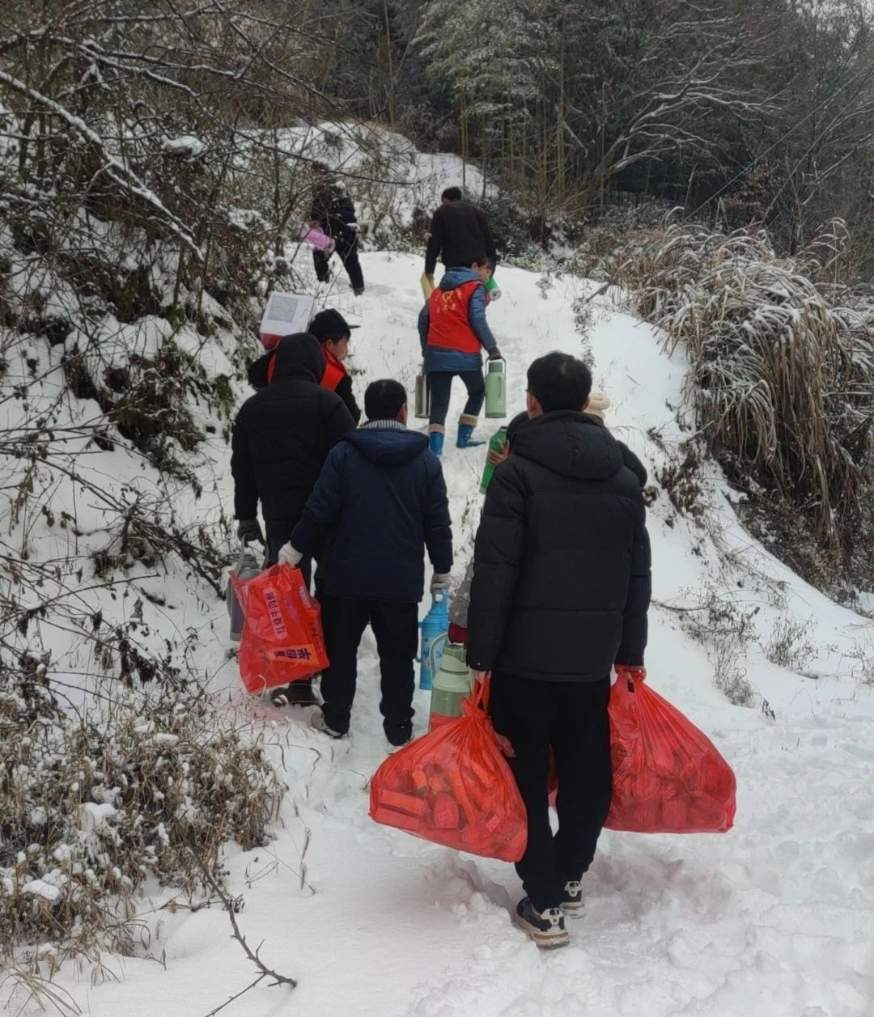 “一家9口，全部出动！”