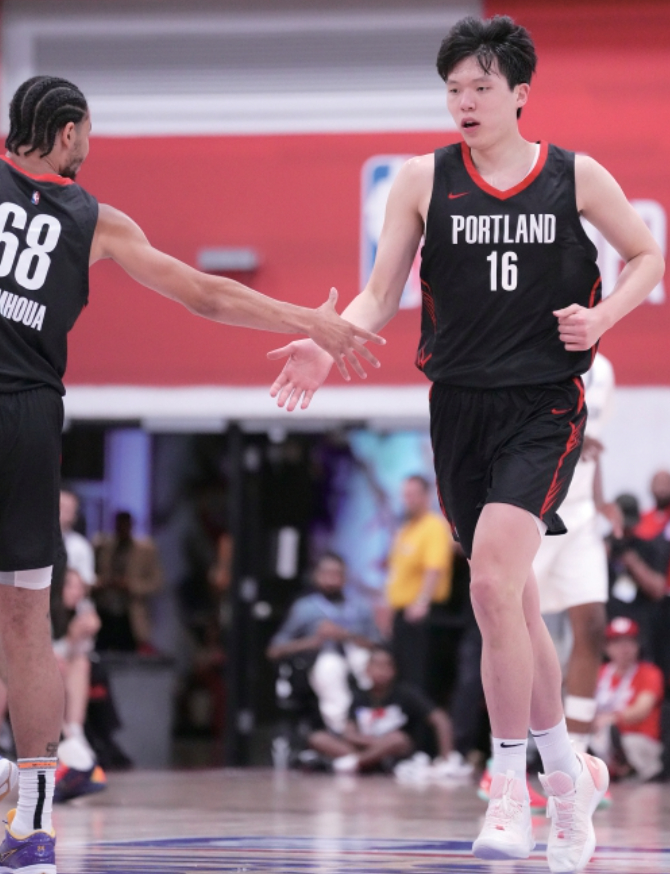 NBA常规赛首秀2分1篮板 杨瀚森直面全新挑战