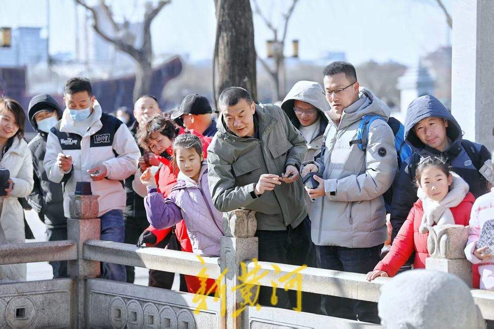 “泉”在济南过大年｜春节假期大明湖畔感应泉祈福游客不断 