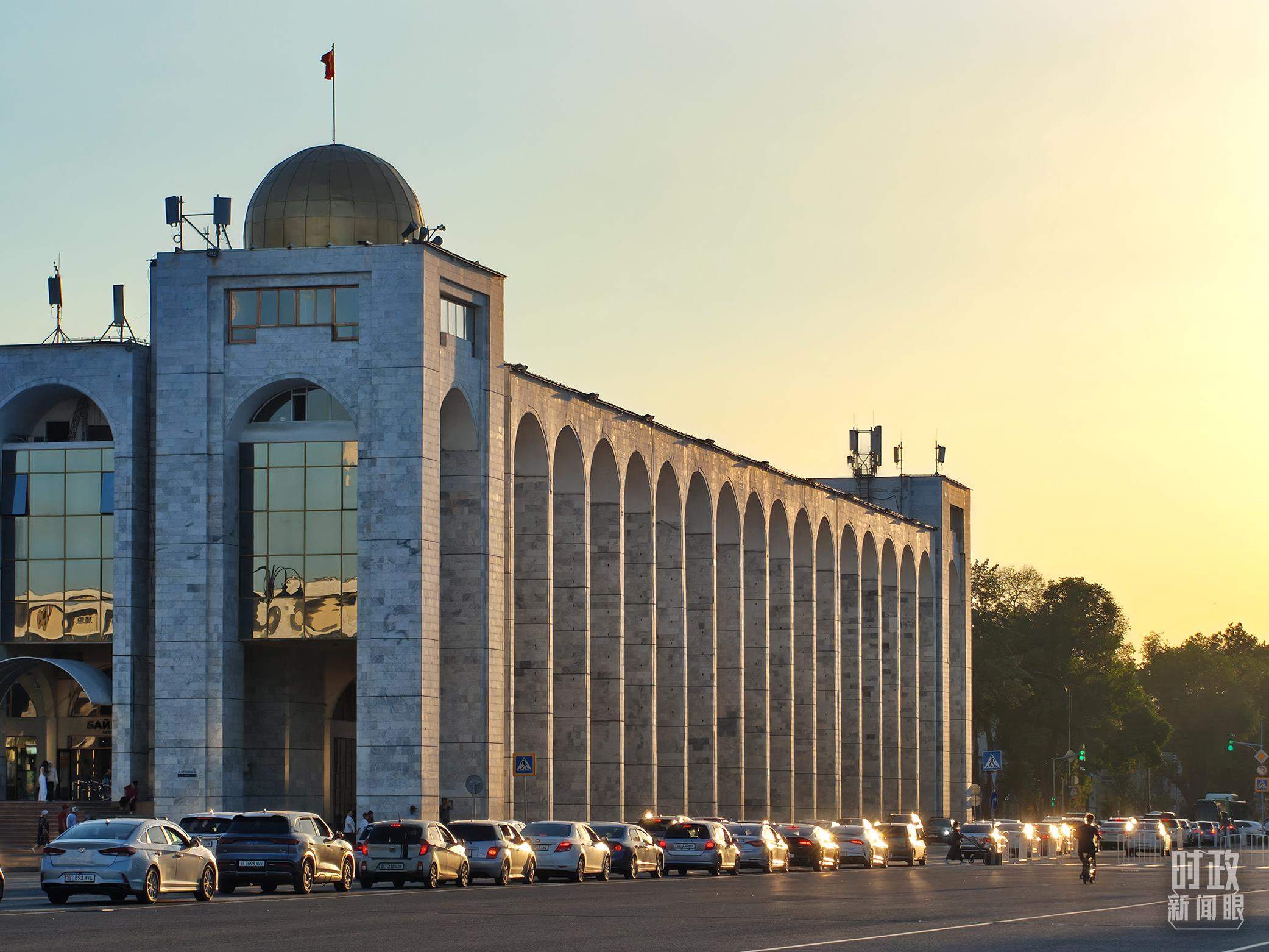 时政新闻眼丨习近平开启亚非之行，这些细节值得关注