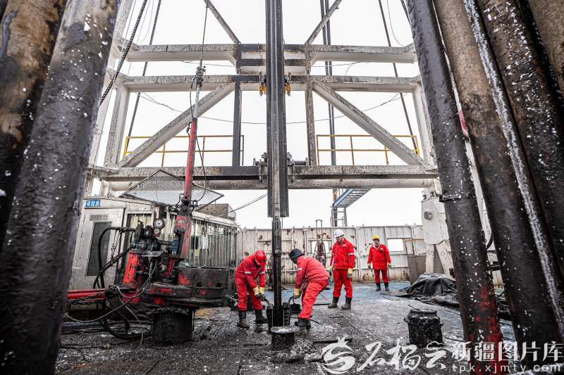 “磨刀石里榨油”的戈壁传奇