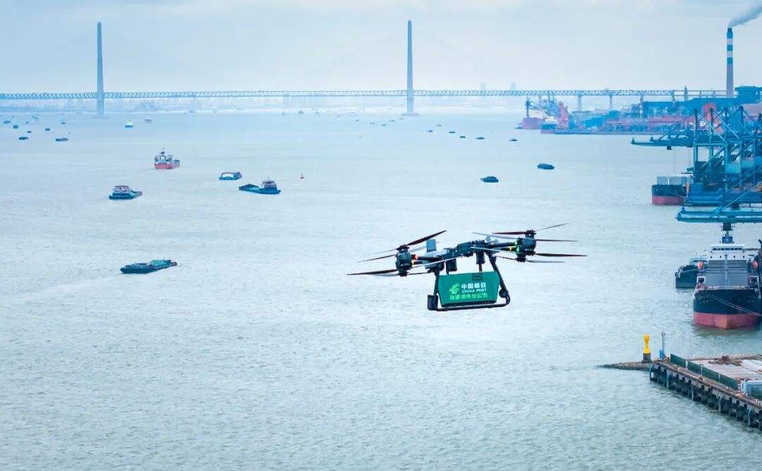 经济热点快评丨首条跨海无人机航线开通，低空经济越飞越高
