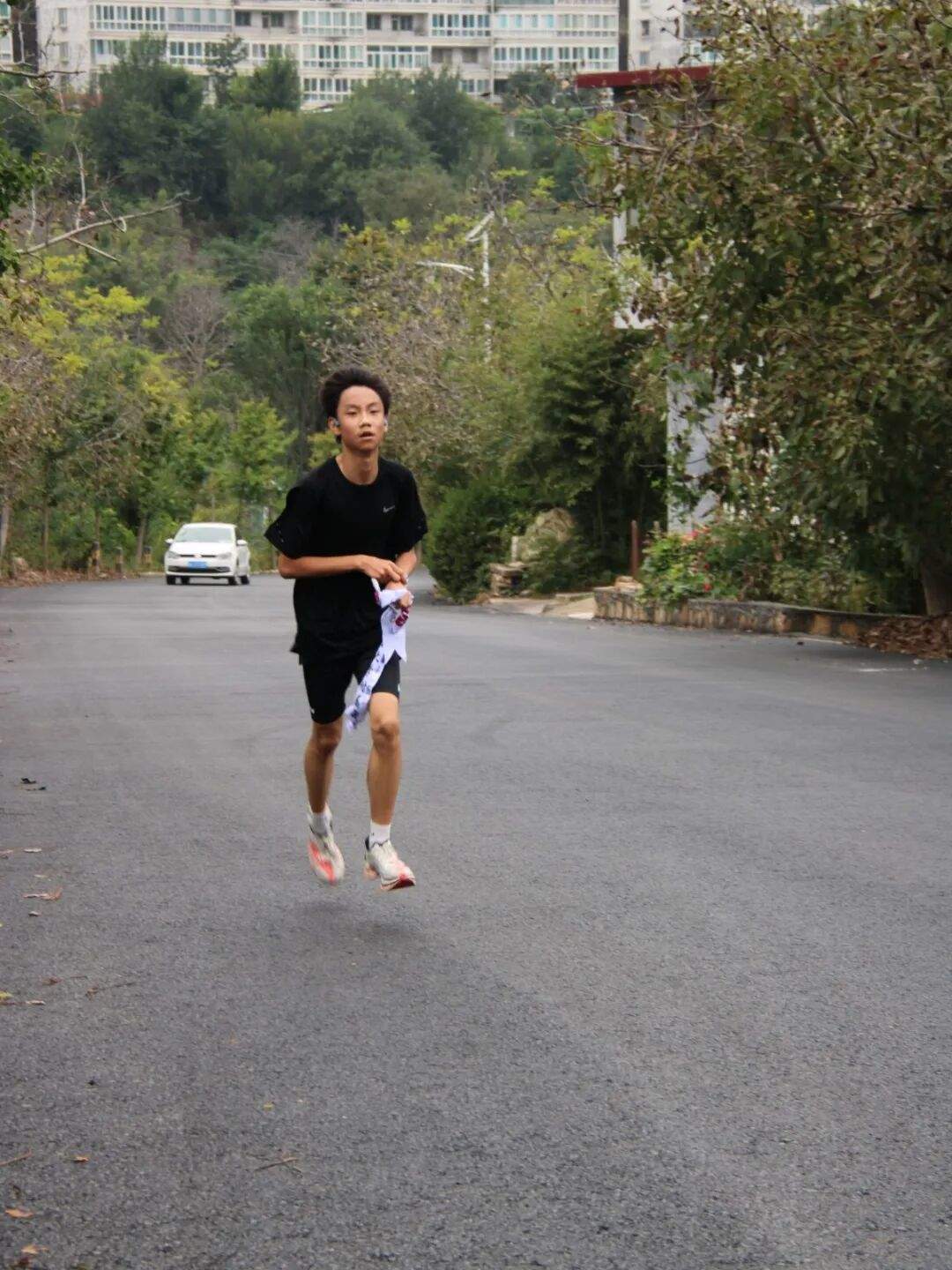 山大附中版强风吹拂!13名少年接力跑完成148.73公里“泰山驿传”