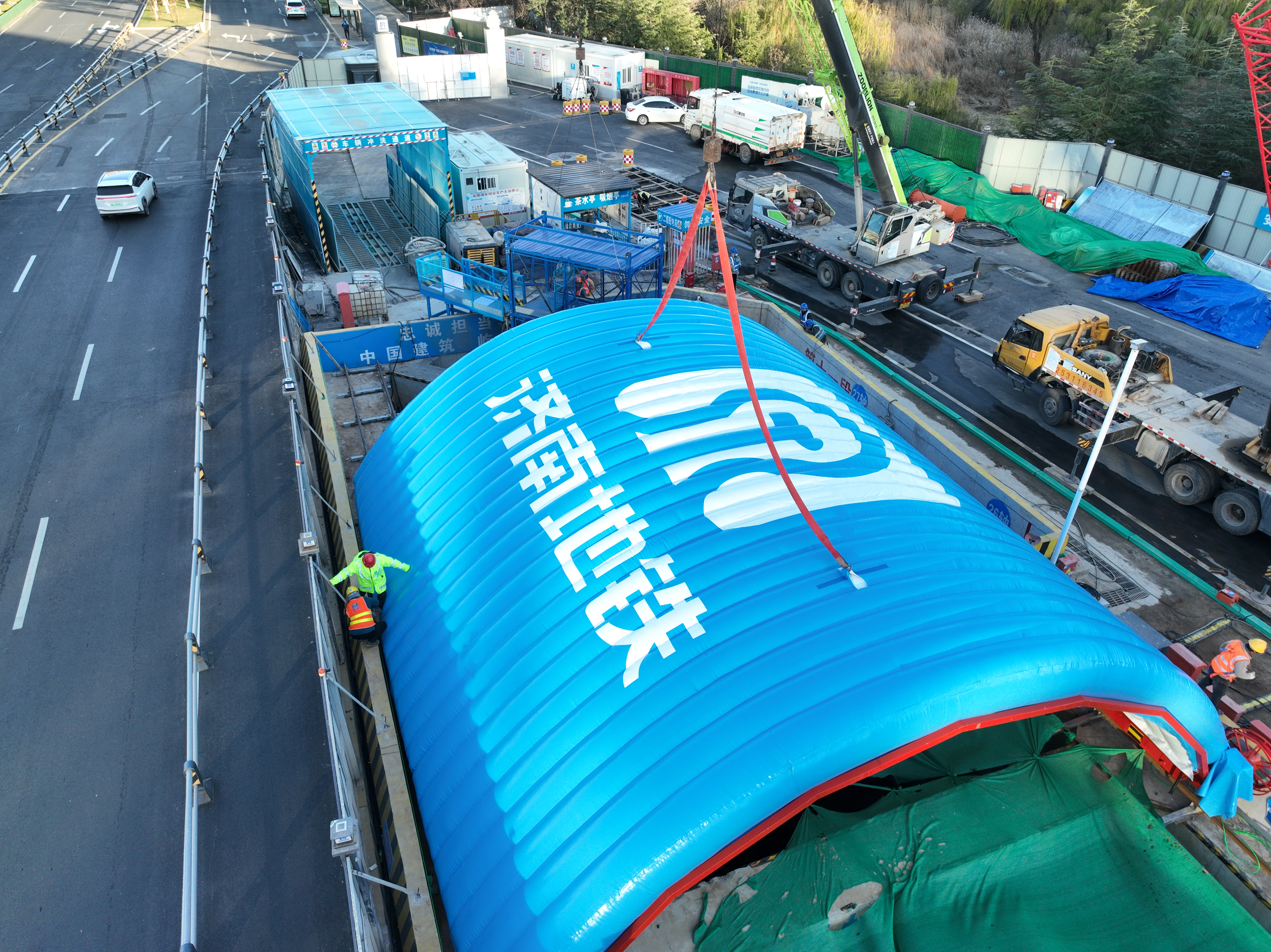 融媒·画像丨“吹出来”的“环保气球”，“画出来”的“美丽围挡”，地铁创意施工背后——7号线有个“智囊团”