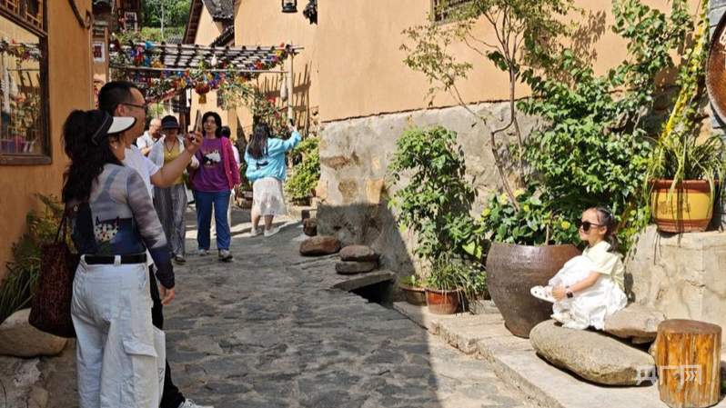 【牢记嘱托·看见美好中国】“红绿”生金 绘就老区新景