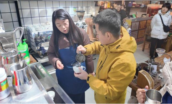 融媒·见证丨这里的公共就业服务拿下“双重荣誉”——家门口的“就业逆袭”