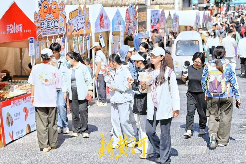 济南百年上新街游人如织，国庆假期成亲子游好去处