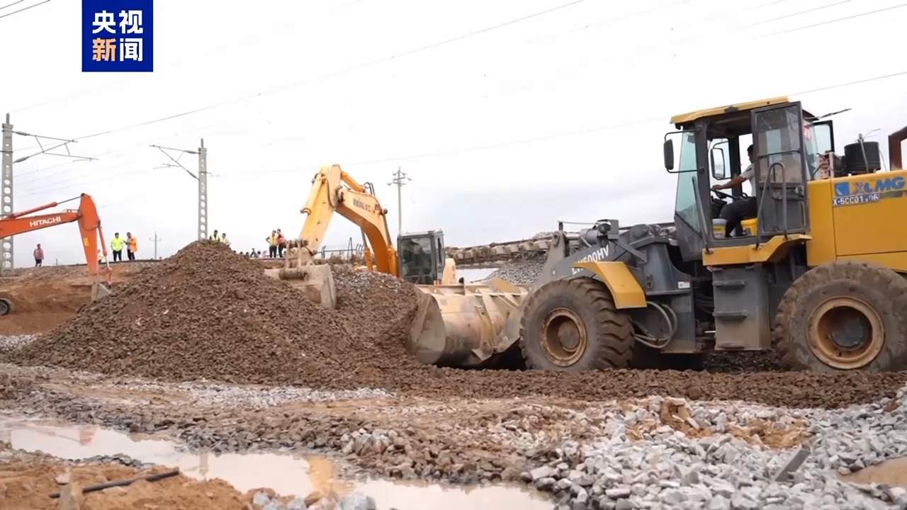 内蒙古包兰铁路因暴雨中断行车，预计今日通车