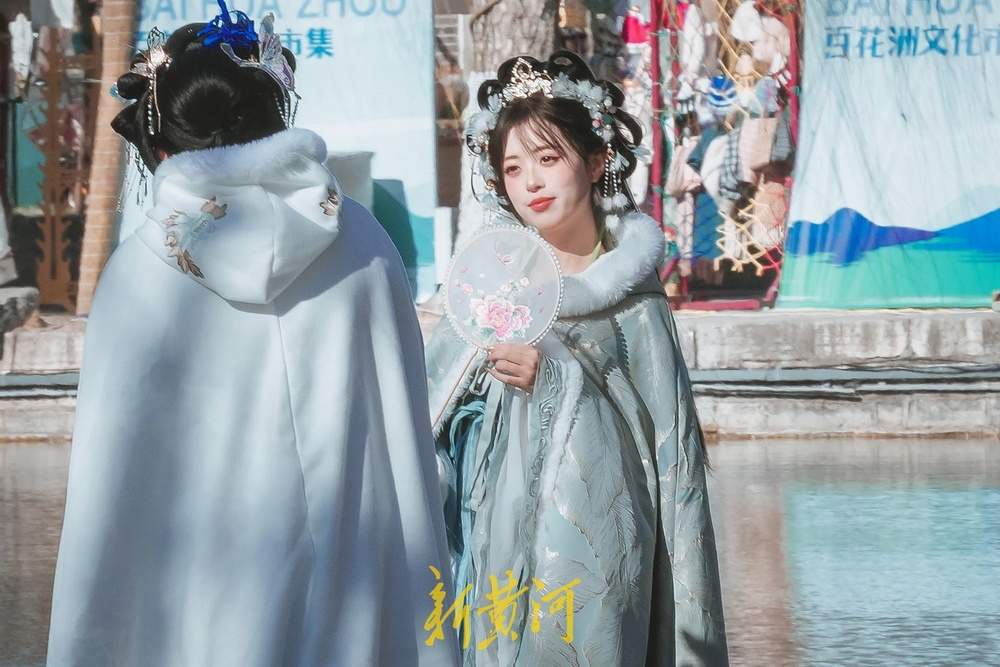 “泉”在济南过大年｜寒冬里汉服姑娘流连泉城，拍下“高冷”瞬间