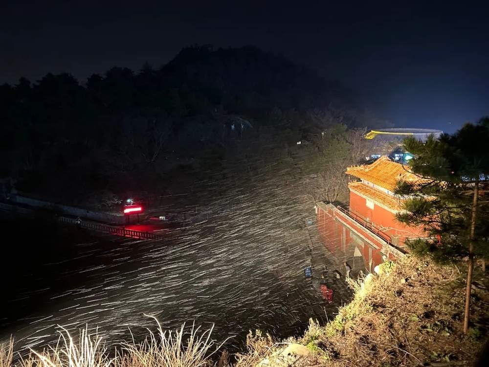 下雪了！下雪了！刚刚，泰山迎来今冬首场降雪！