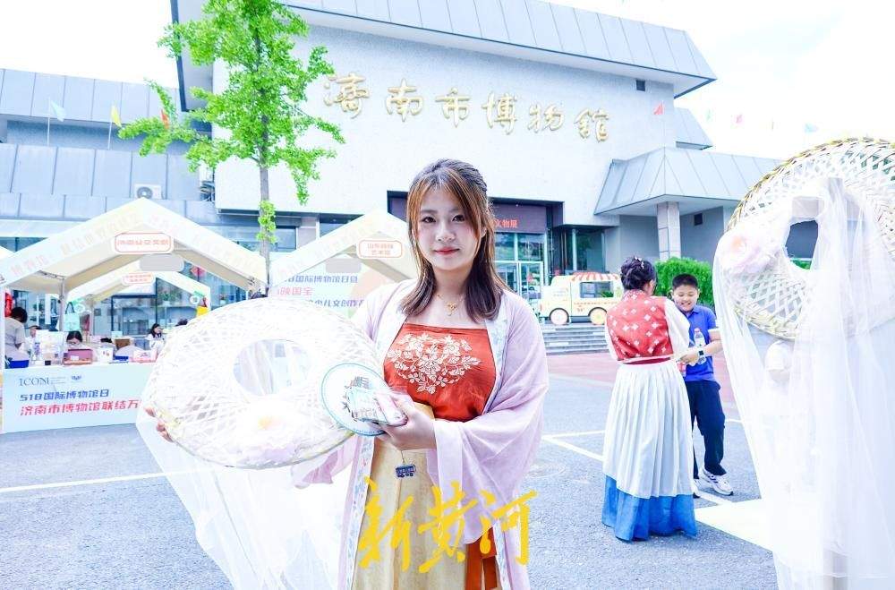 “联结万物”文创市集举办，“李清照”“辛弃疾”现身同游