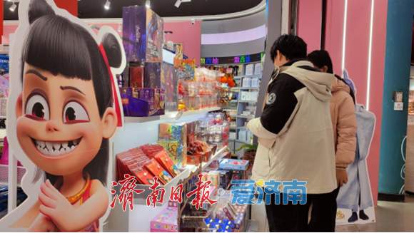 融媒·深调查丨“吒儿”周边火爆的同时，正版手办一“吒”难求： IP经济，这个富矿 怎么挖 ？