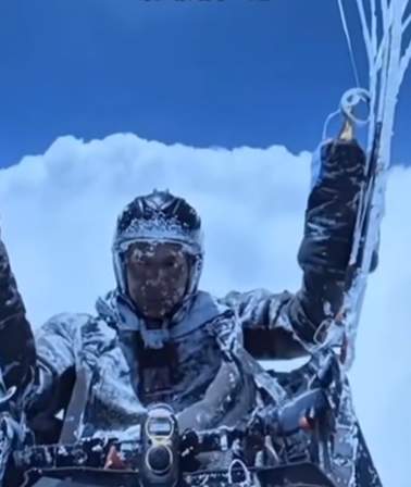 男子玩滑翔伞被吸到海拔8598米处!全身多处结冰仍坚持控伞,最终奇迹生还