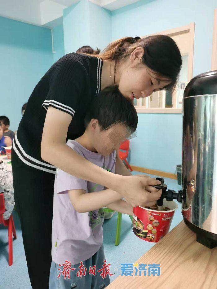 这是跨越星辰的陪伴——母亲节里的“邝妈妈”和她“孩子们”