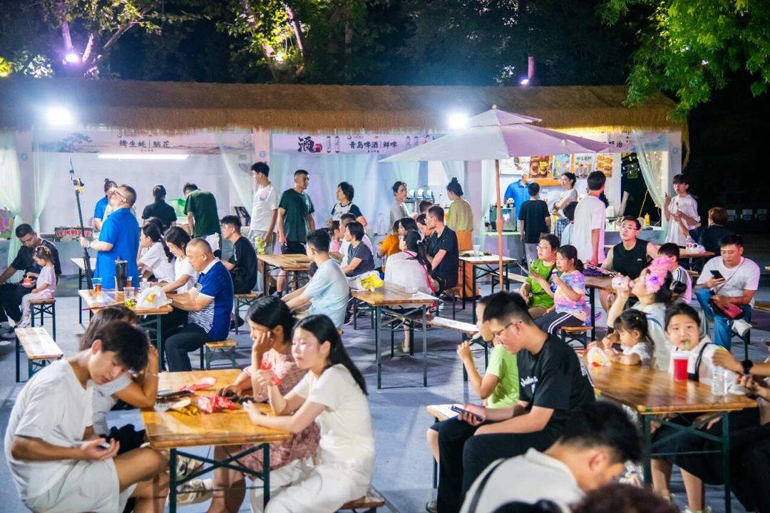 湖风、音乐、精酿！来济南大明湖，开启夏夜微醺的湖畔漫游