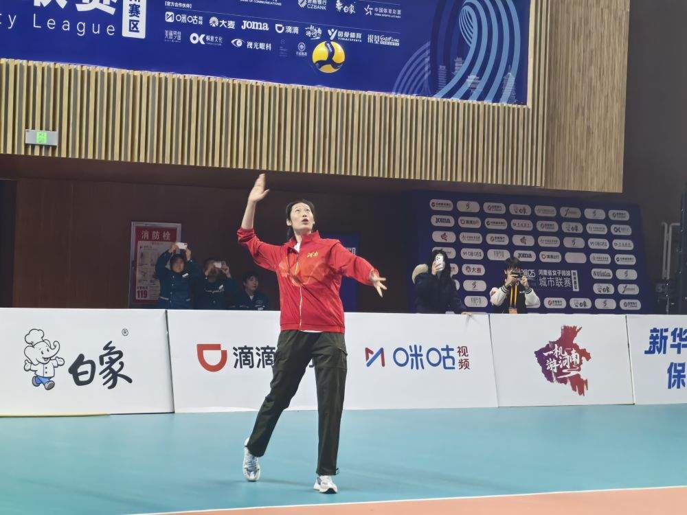 朱婷变身“朱教练”