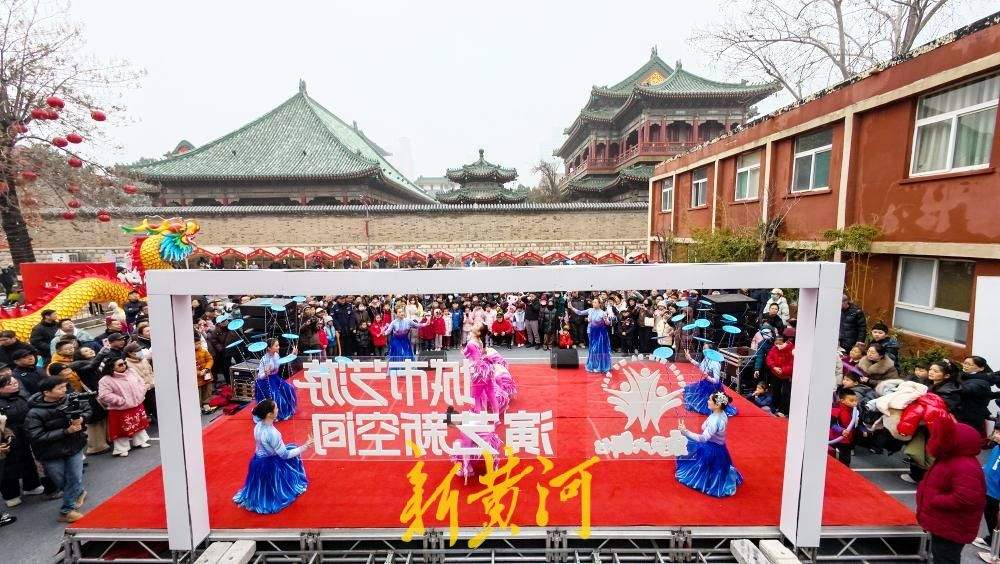 “泉民大舞台”亮相上新街 老街区上演沉浸式元宵盛宴