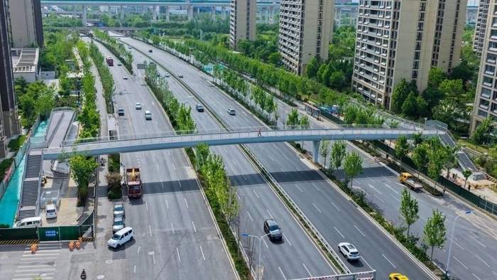 泉城再添“空中走廊”，济南4座人行天桥“五一”前正式启用