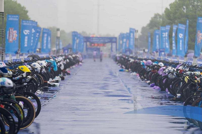冠军品质，“雨”向上者同行！奇瑞商用车全程护航国家 级铁人三项公开赛