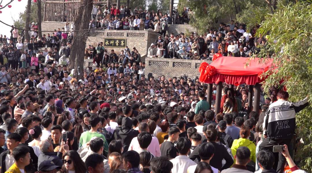 开封“王婆”称曾因焦虑暴瘦20斤，表示“谈恋爱不能太现实”