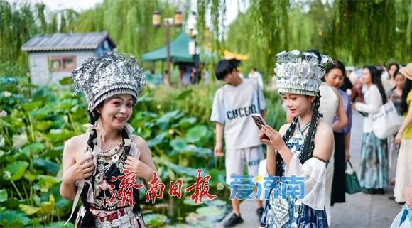 彰显文化自信和传统之美，济南旗袍民族服装打卡迎高峰
