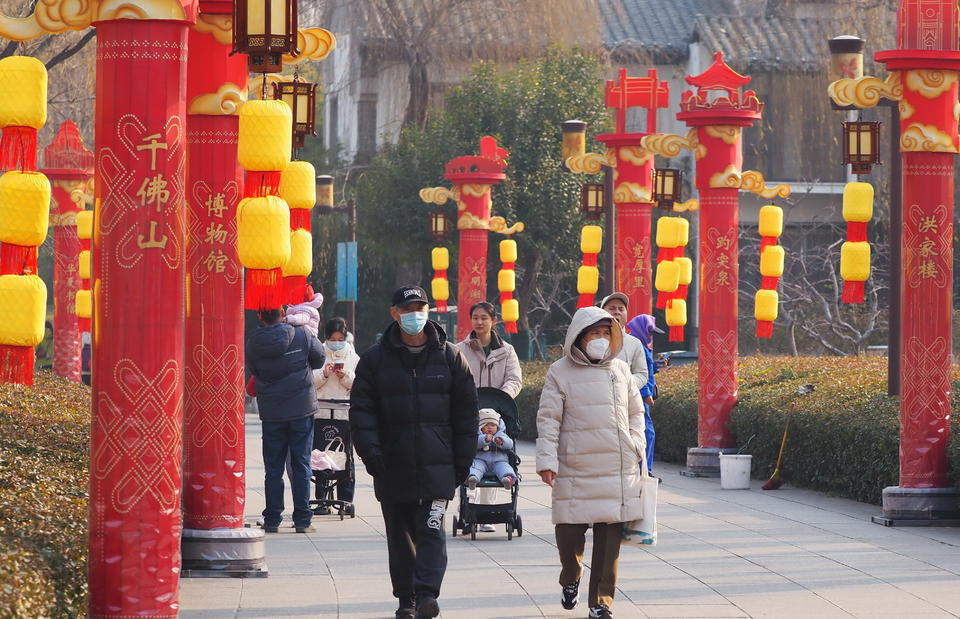 大明湖畔“鲤好”游，正月欢乐满泉城