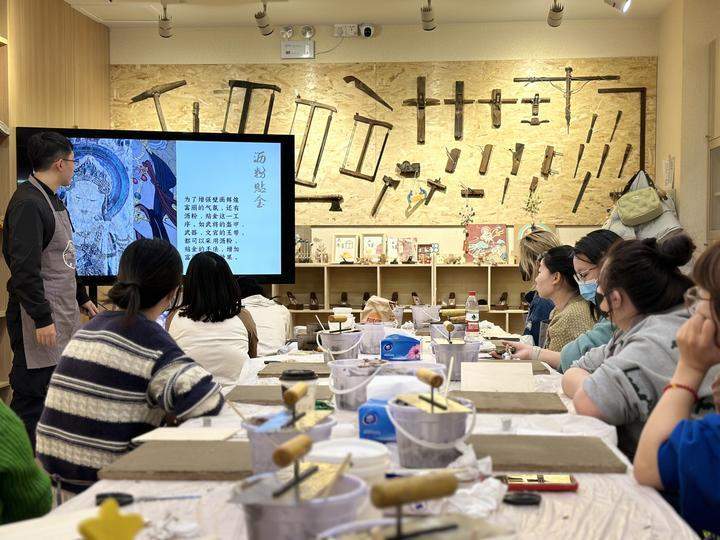 夜校,走过百年悄然焕新