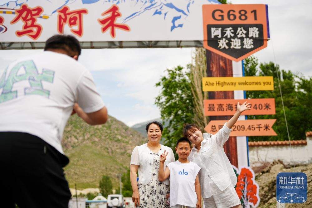 新疆阿禾公路正式通车