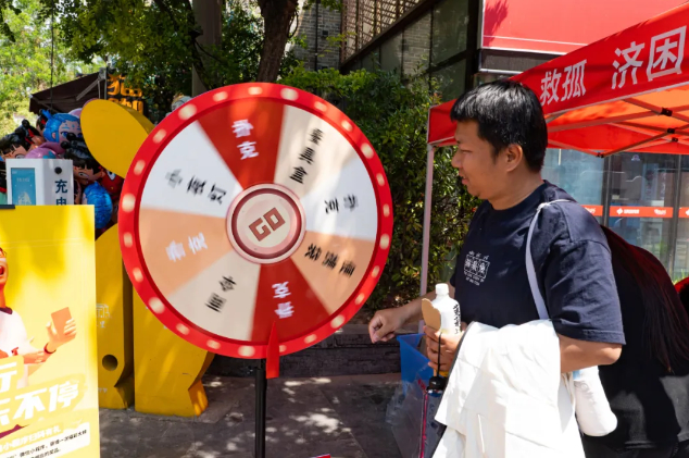 济南宽厚里快乐吧主题店“五一公益行，福彩乐不停”地推活动欢乐启幕