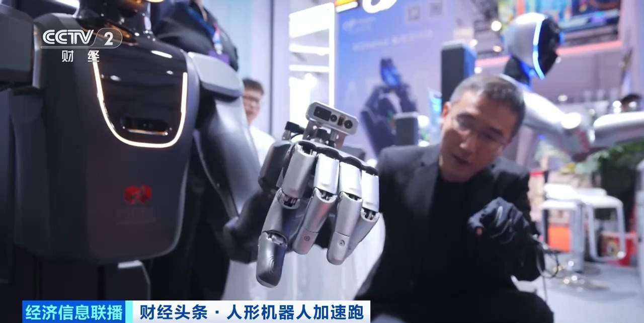 从研发生产到销售 人形机器人产业全方位加速
