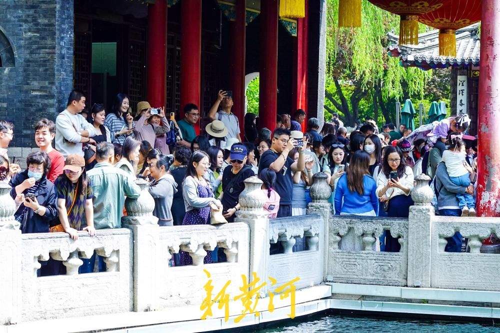 趵突泉公园全面取缔未经允许商拍，泉畔赏泉体验再升级