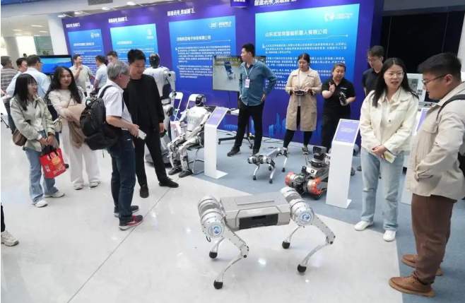 “济南籍”机器人上岗记