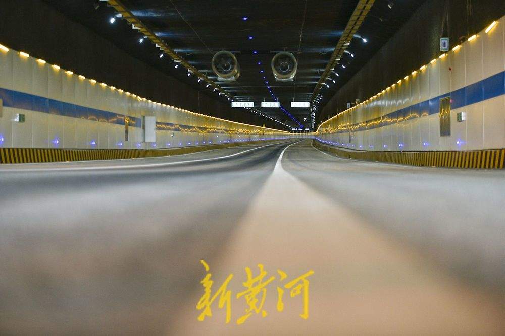 探访深藏高校地下的隧道,全长1250米双向六车道