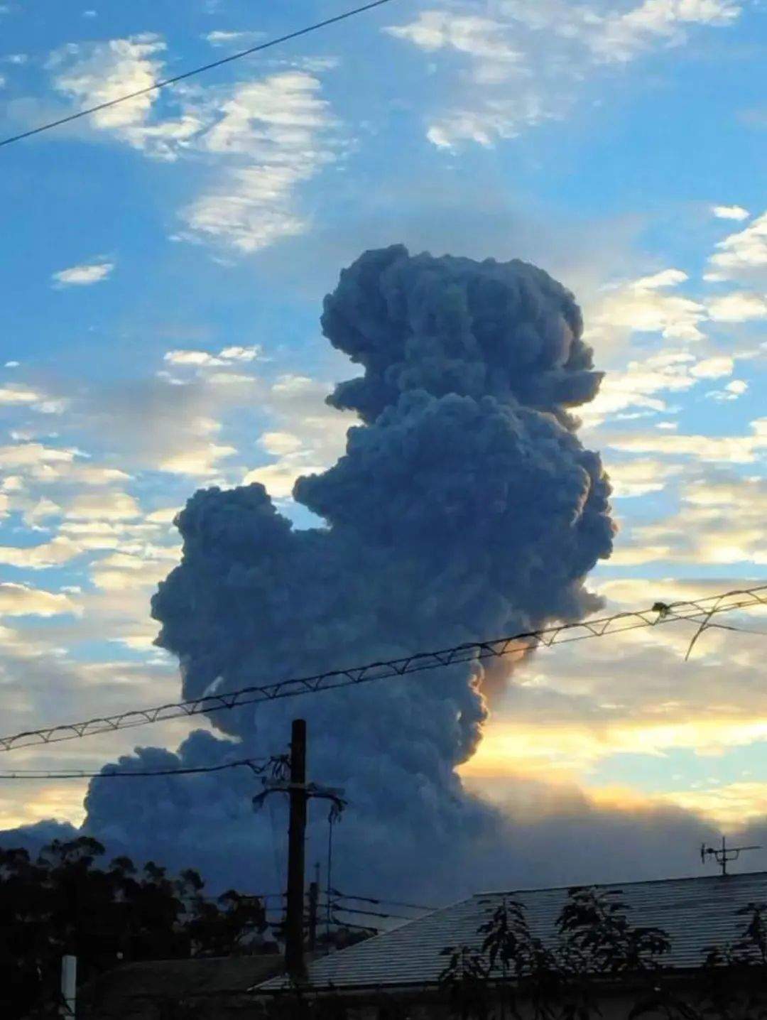 突发！日本一火山口发生爆炸性喷发