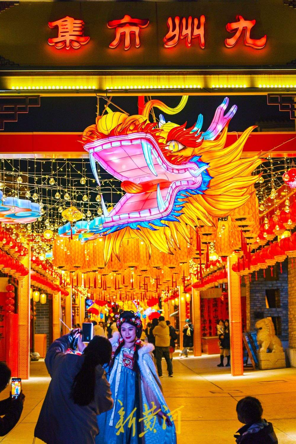 璀璨花灯亮起来，新春的喜庆氛围瞬间拉满