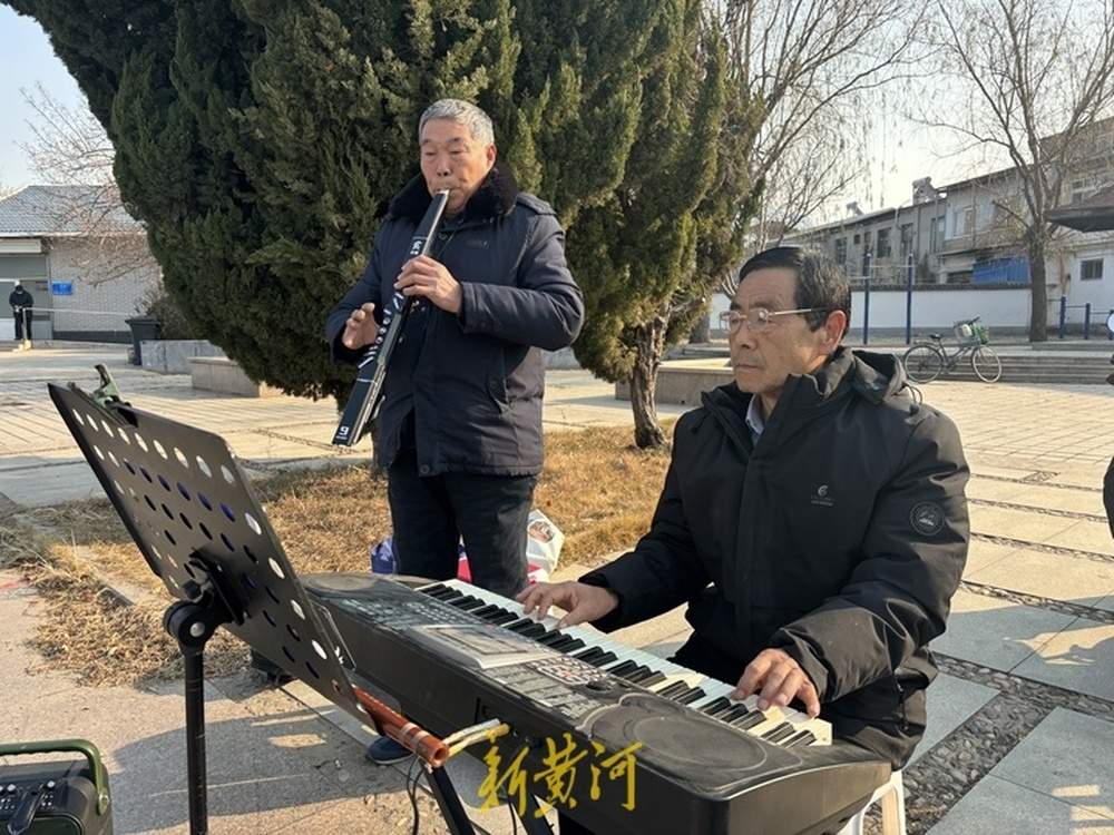 免费教跳舞22年，济南古稀老人自掏腰包买器材，带领舞队“玩出”青年风采