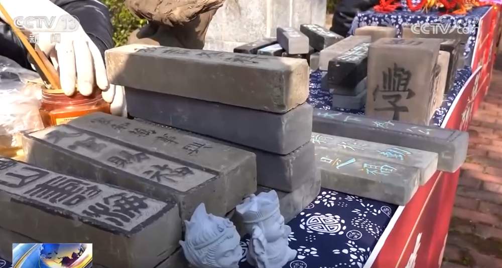 新春大集“红红火火”打造沉浸式年味场景 璀璨灯会流光溢彩“点亮”文化盛宴