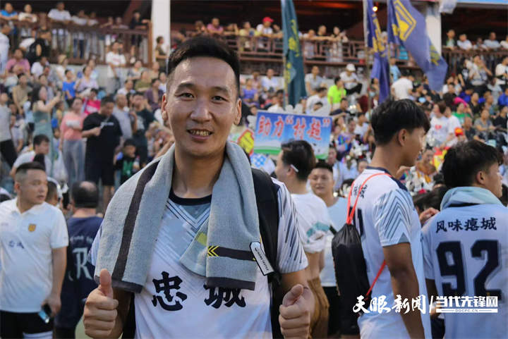 他们，用足球“接”住了自己的春天