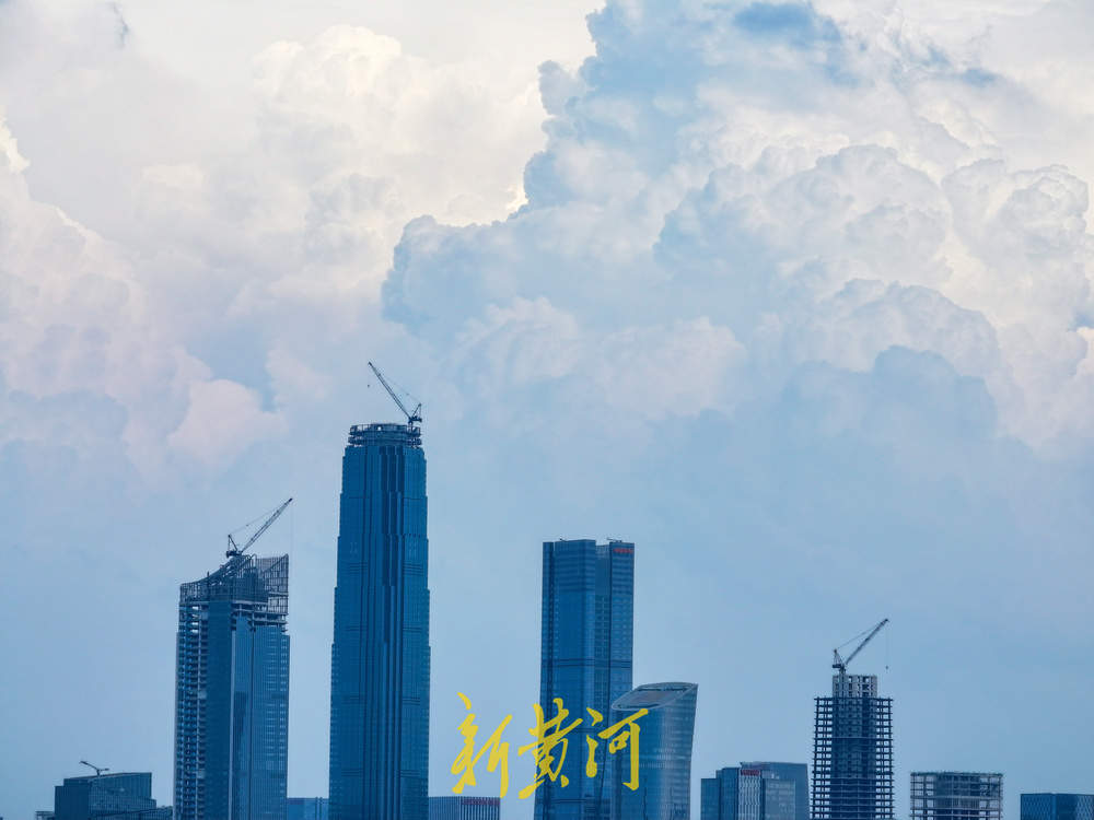 向云端！济南CBD上演自然与城市的“天地对话”