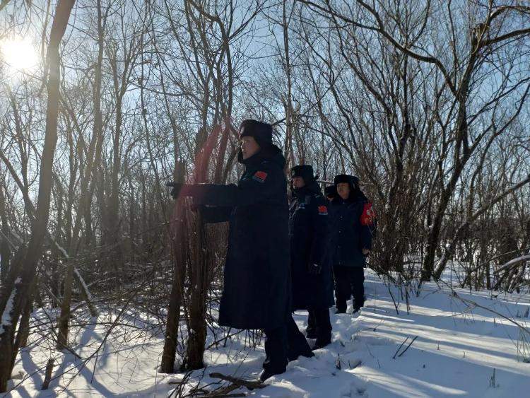 黑龙江饶河发现野生东北虎足迹