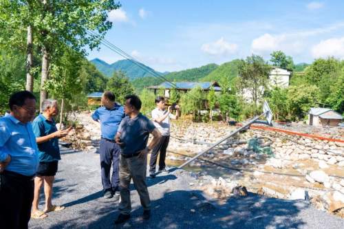 仲景宛西制药：暴雨无情 仲景有爱 光彩行动暖映东坪
