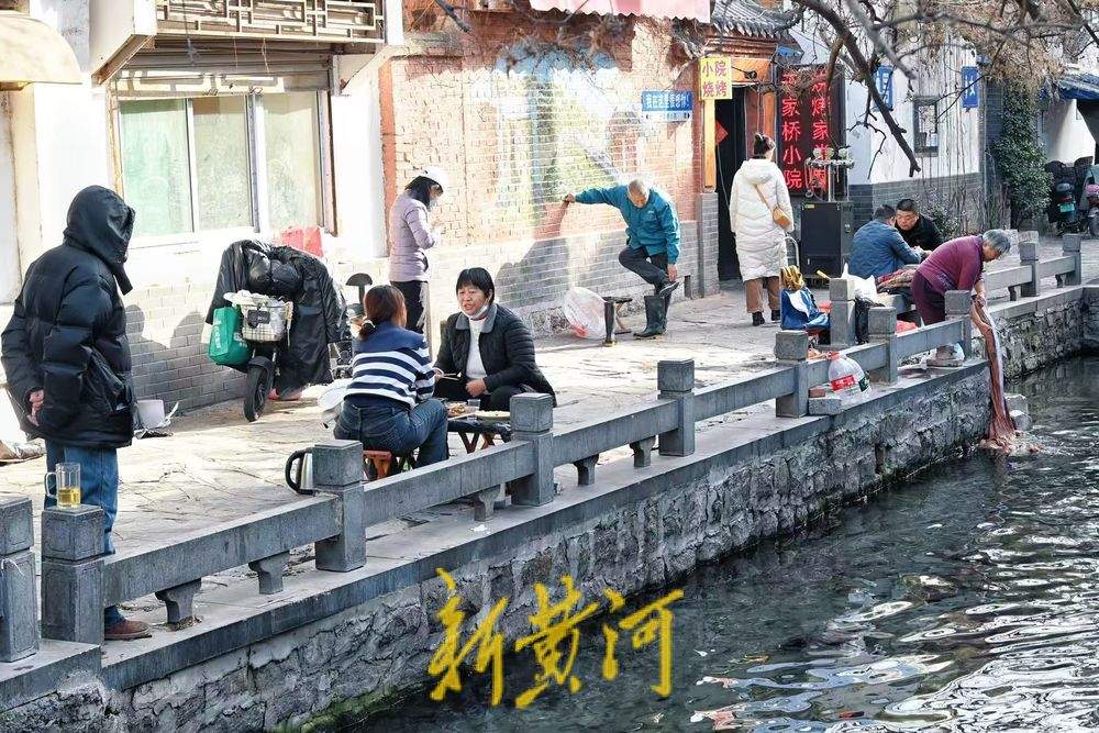 泉水流淌，寒冬于家桥景如仲春