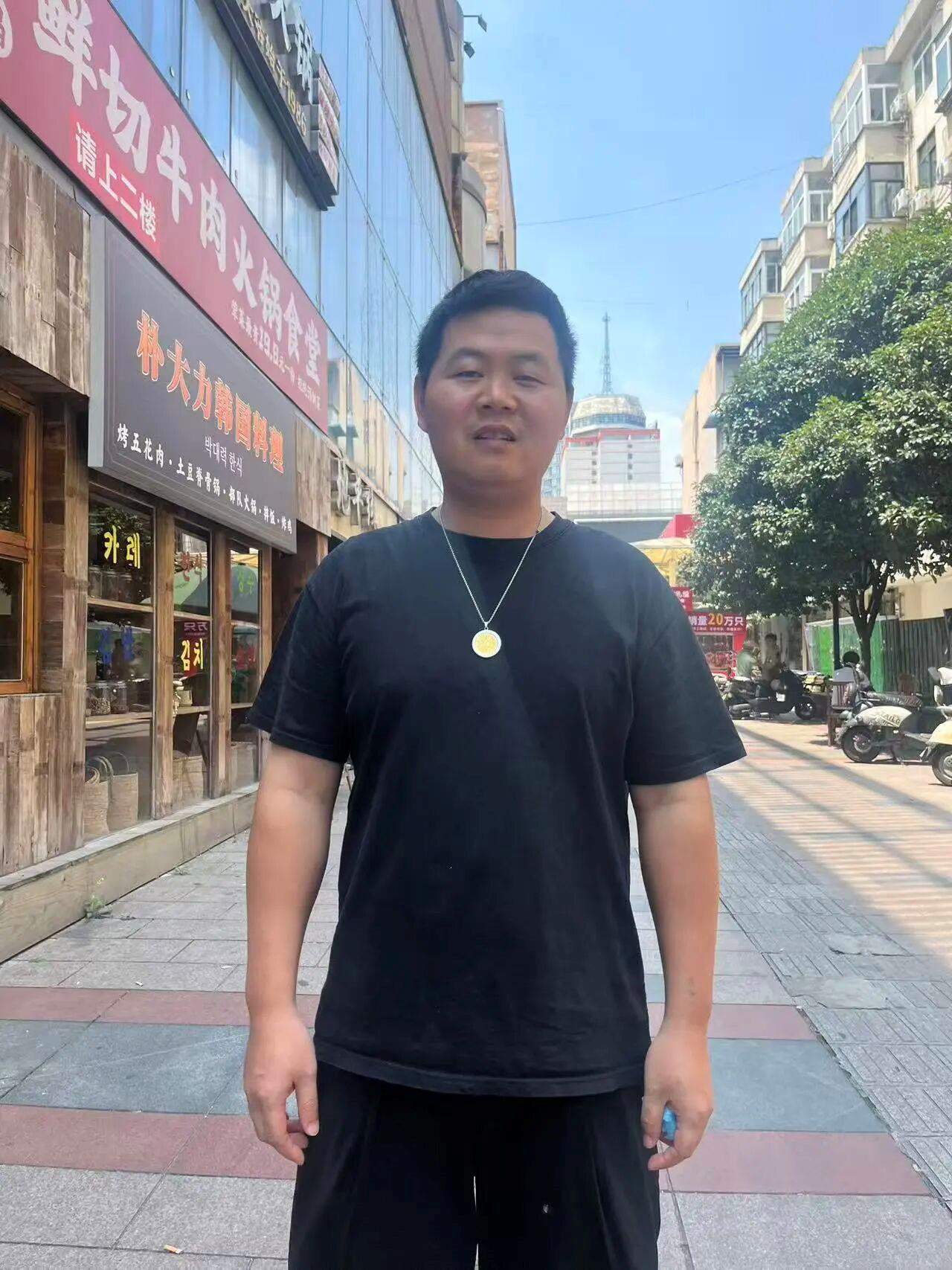 外卖备注“孩子化疗煎饼一半不辣一半微辣” 店家悄悄塞了100元