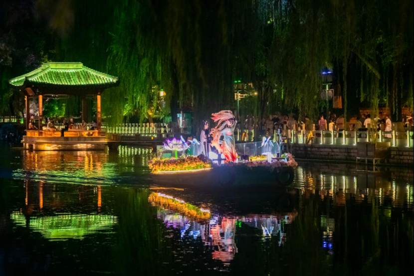 济南天下第一泉风景区“画舫演艺”惊艳回归