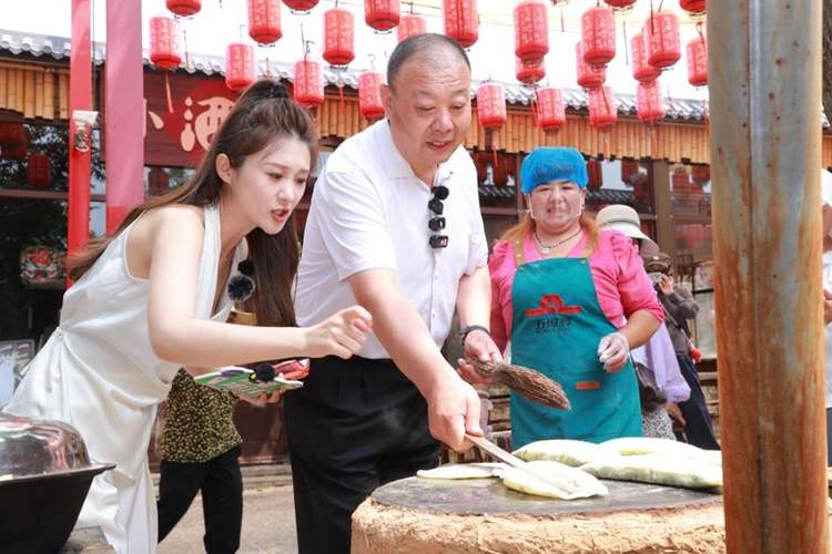 直播网红村丨泰安600年“伙大门”石头村，从大山深处蹚出一条文旅共富路