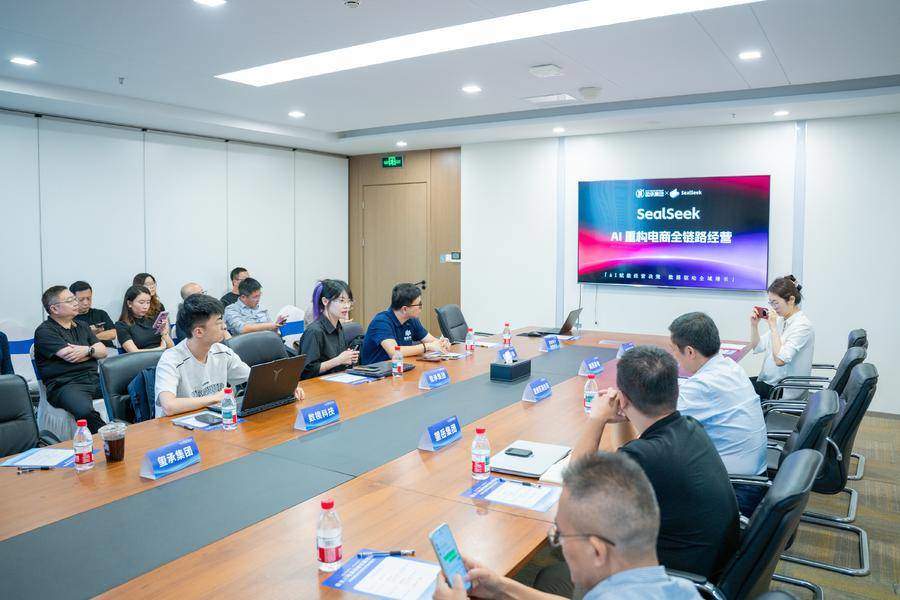 玺承集团受邀参加江苏电商创新发展大会，作为唯一电商生态服务代表参与省长闭门会议！