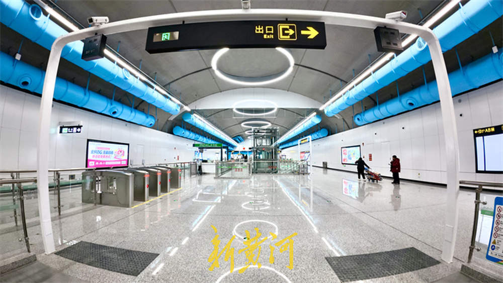 地铁站里涌动泉水蓝，诠释泉城地域文化